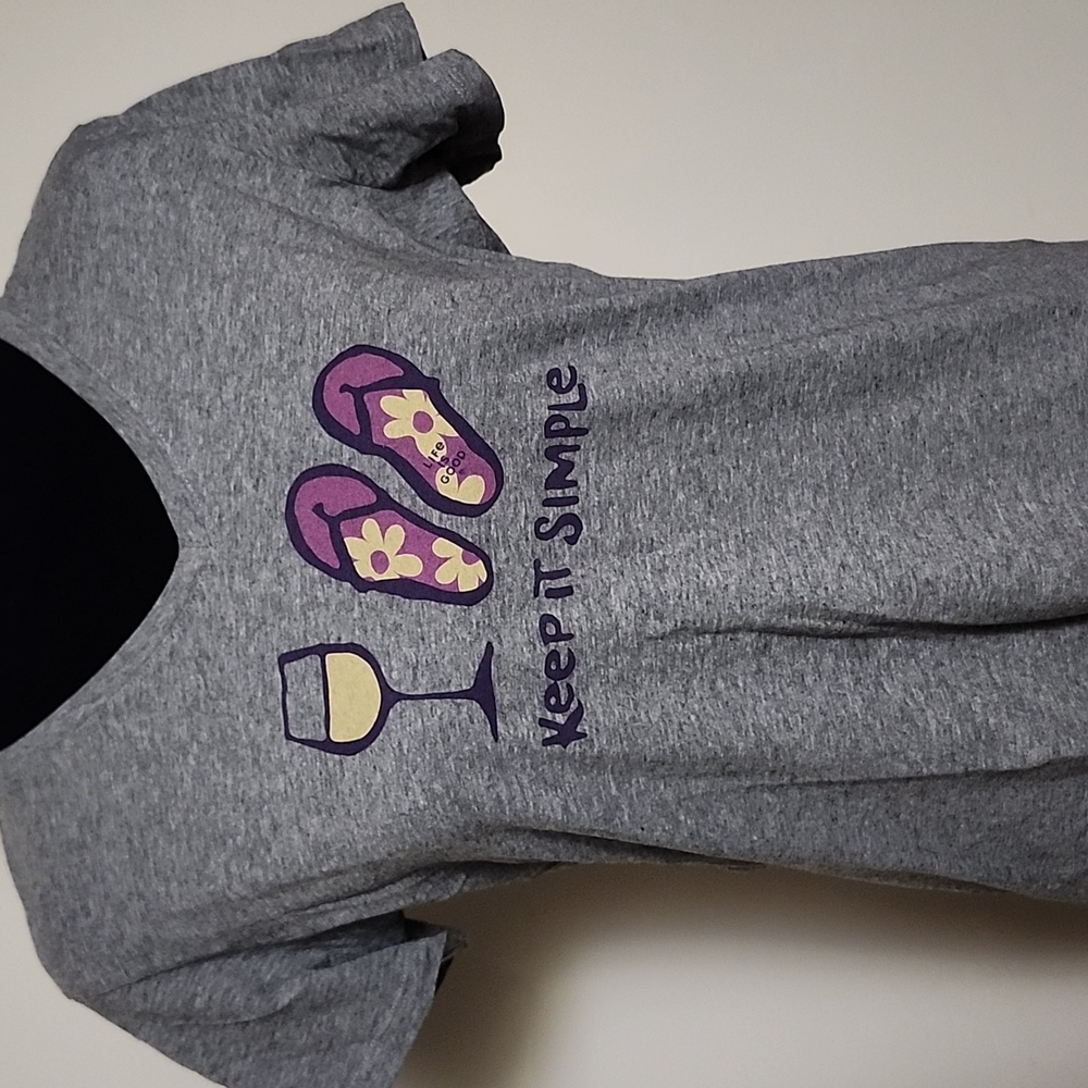 Life is Good "Keep It Simple" Wine & Sandals Tee gray size small